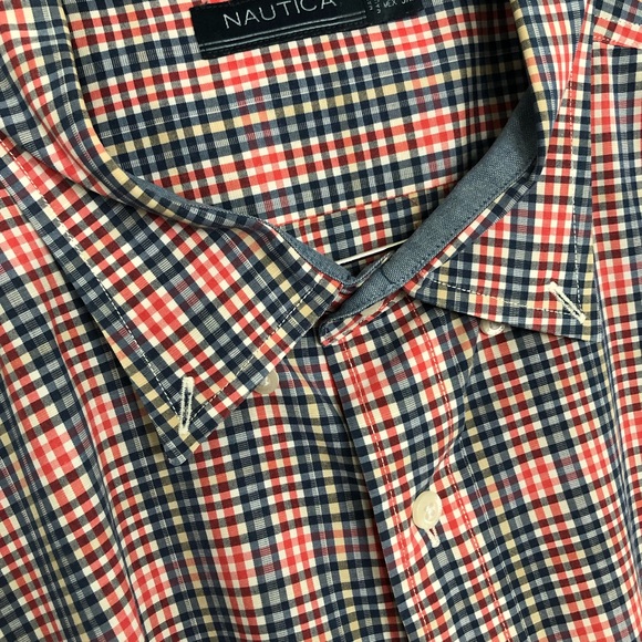 Nautica Men’s Short Sleeve Button Down Dress Shirt - Picture 2 of 3